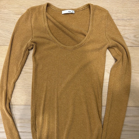 Aritzia Long Sleeve Shirt - Picture 1 of 2